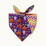 Pañuelo morado doblado con reverso en zigzag