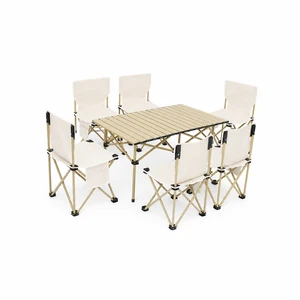 Mesa plegable de camping con seis sillas
