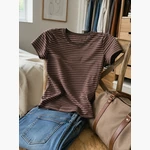 Camiseta entallada marrón a rayas para mujer
