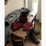 Strick-Wintermuetze mit Handschuhen und Schlauchschal