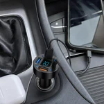 Adaptador USB de coche multipuerto con pantalla de voltaje
