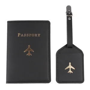Photo de l’option «Black» : étui à passeport noir et étiquette assortie à motif avion