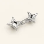 Close view of the silver star surfaces and connecting bars