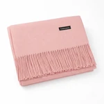 Sciarpa rosa cipria piegata con frange lunghe coordinate