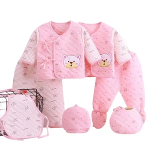 Estampado 6: ropa de bebé en rosa con osos, camisetas cruzadas y baberos