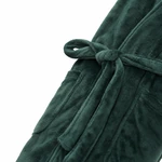 Cinturón verde anudado sobre bolsillo de parche