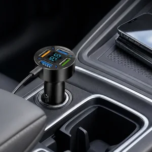 ¿Cabe un cargador de coche de 12 V con varios puertos en la consola? Guía de tomas y cables