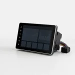 Unidade multimédia para carro vista de lado com ecrã tátil, estrutura traseira e conector de cablagem