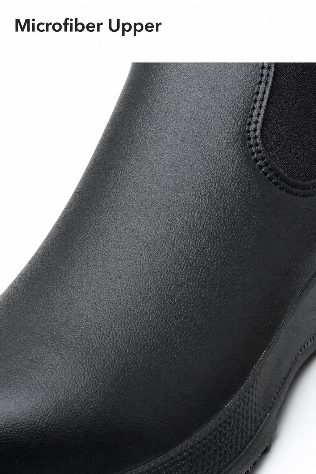 Primo piano della tomaia nera in microfibra e del bordo cucito sotto il titolo Microfiber Upper