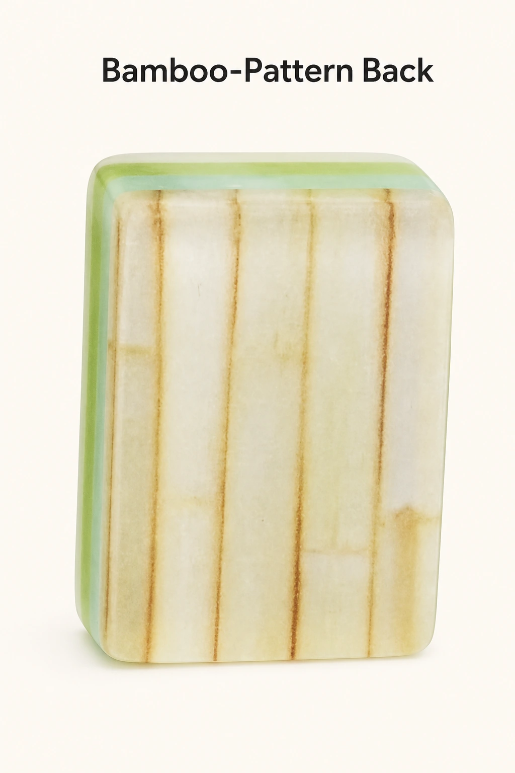 Detalle del reverso con diseño de bambú y borde verde con un título sobre el diseño del reverso