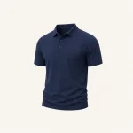Vista frontal de un polo azul marino de manga corta con cuello y tapeta de botones