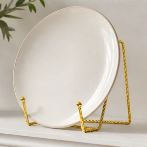 Soporte para platos: altura, tamaño y apoyo sobre la mesa