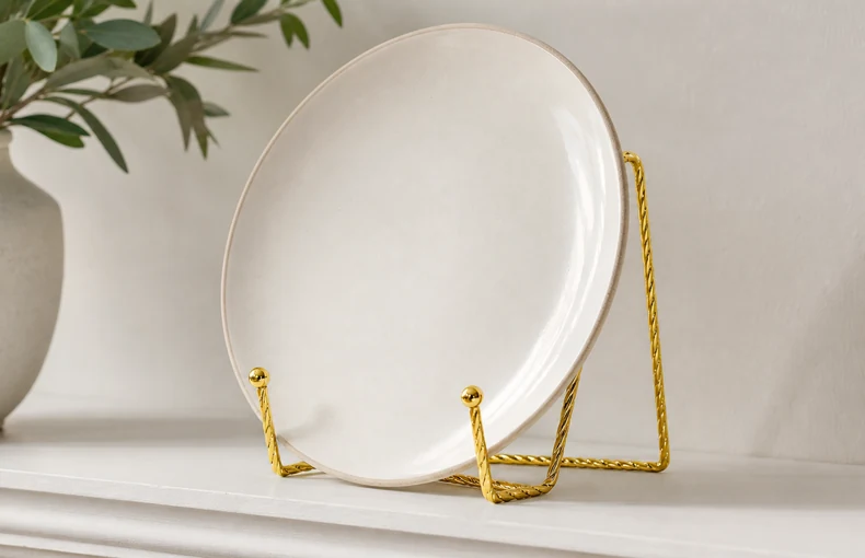 Suporte para pratos: altura, tamanho e apoio sobre a mesa