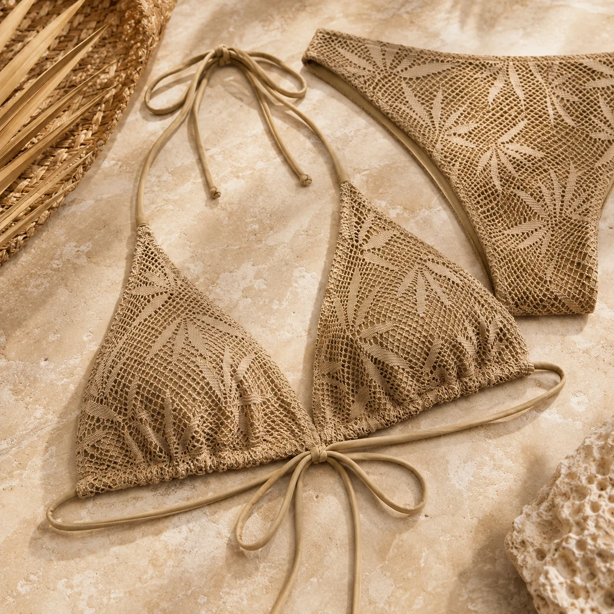 Dettaglio materiale e struttura per Set bikini crochet khaki 3 pezzi con gonna lunga
