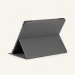 Vue arrière en angle d'un folio sombre plié soutenant une liseuse en orientation paysage