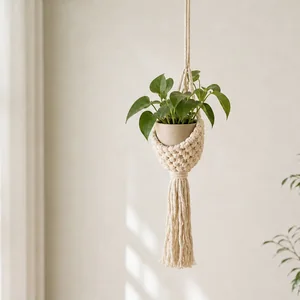 Colgador de macramé o soporte para plantas: ¿cuál encaja en tu espacio?