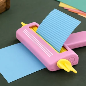 Cómo usar una onduladora manual de papel para tarjetas y álbumes