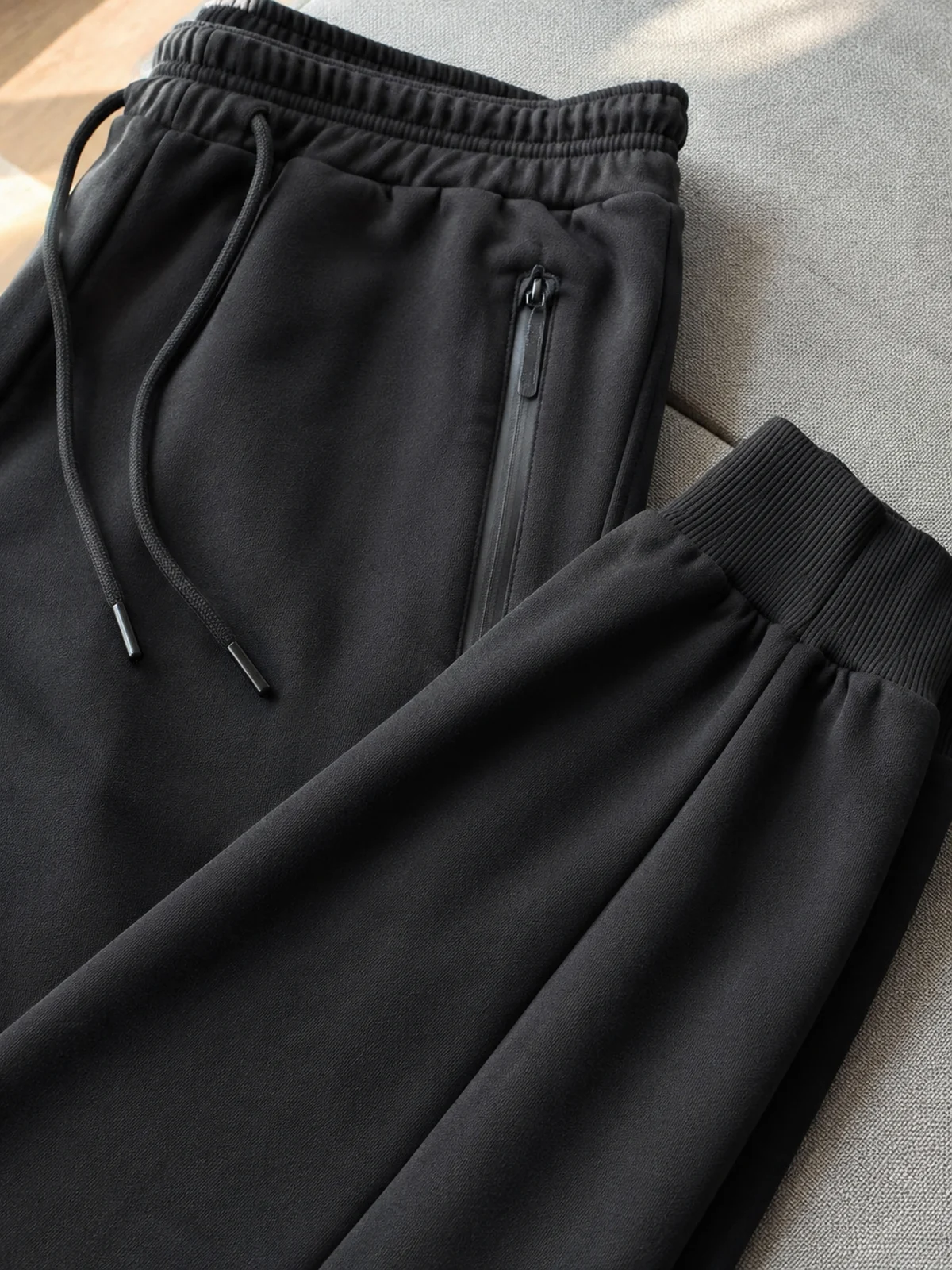 Détail matière et structure pour Jogging homme en molleton melange coton pour un usage quotidien