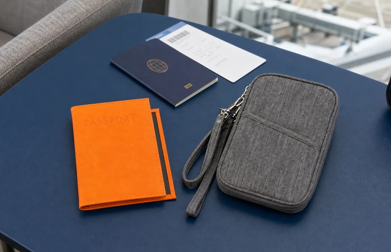 Funda para pasaporte o cartera de viaje: ¿cuál elegir?