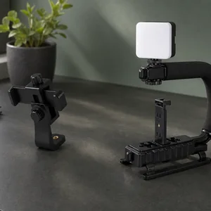 Soporte de móvil para trípode o rig de vídeo de mano: ¿cuál se adapta a tus tomas?
