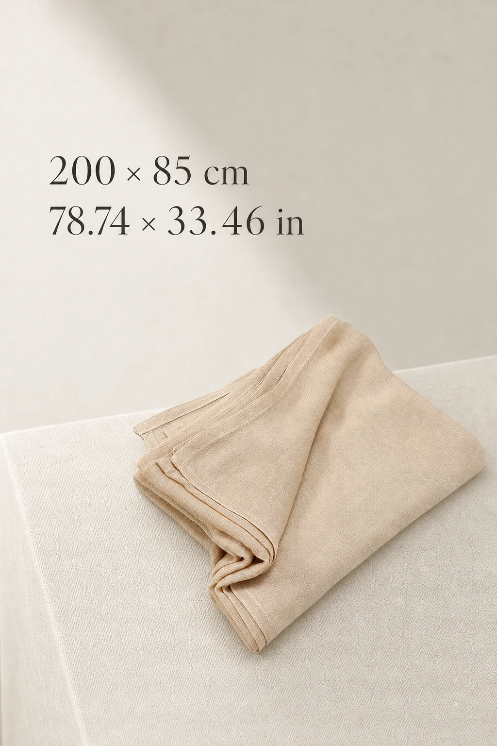 Un pañuelo beige doblado con sus medidas de 200 por 85 centímetros