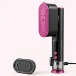 Vista frontale di un vaporizzatore per abiti nero, con piastra ovale, comandi e accessorio separato.