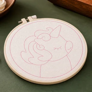 Cómo usar un kit de punch needle estampado: bastidor, primeros puntos y contenido