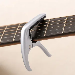 Capodastre rapide pour guitare acoustique: fit et placement frette