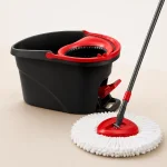 Nahaufnahme von Eimerschleuder, seitlichem Pedal und rundem Moppkopf