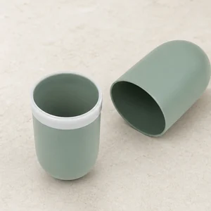 Cómo preparar y usar un estuche de viaje para cepillo con vaso