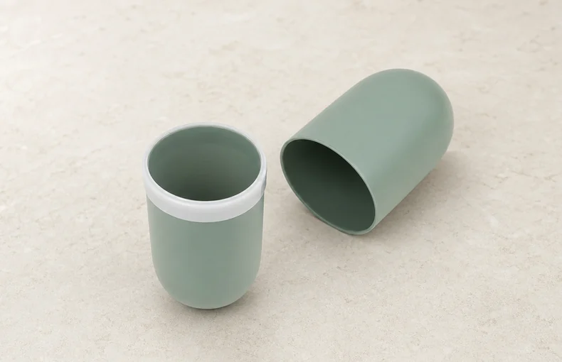 Cómo preparar y usar un estuche de viaje para cepillo con vaso