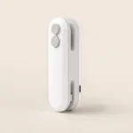 Mini selladora blanca para bolsas en posición vertical, con la estrecha abertura lateral visible