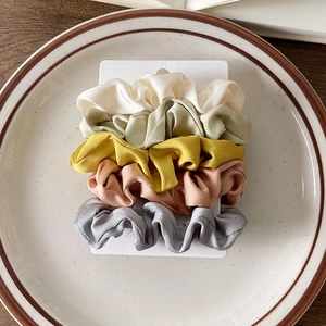 Petits chouchous en satin – lot de 5 élastiques à cheveux