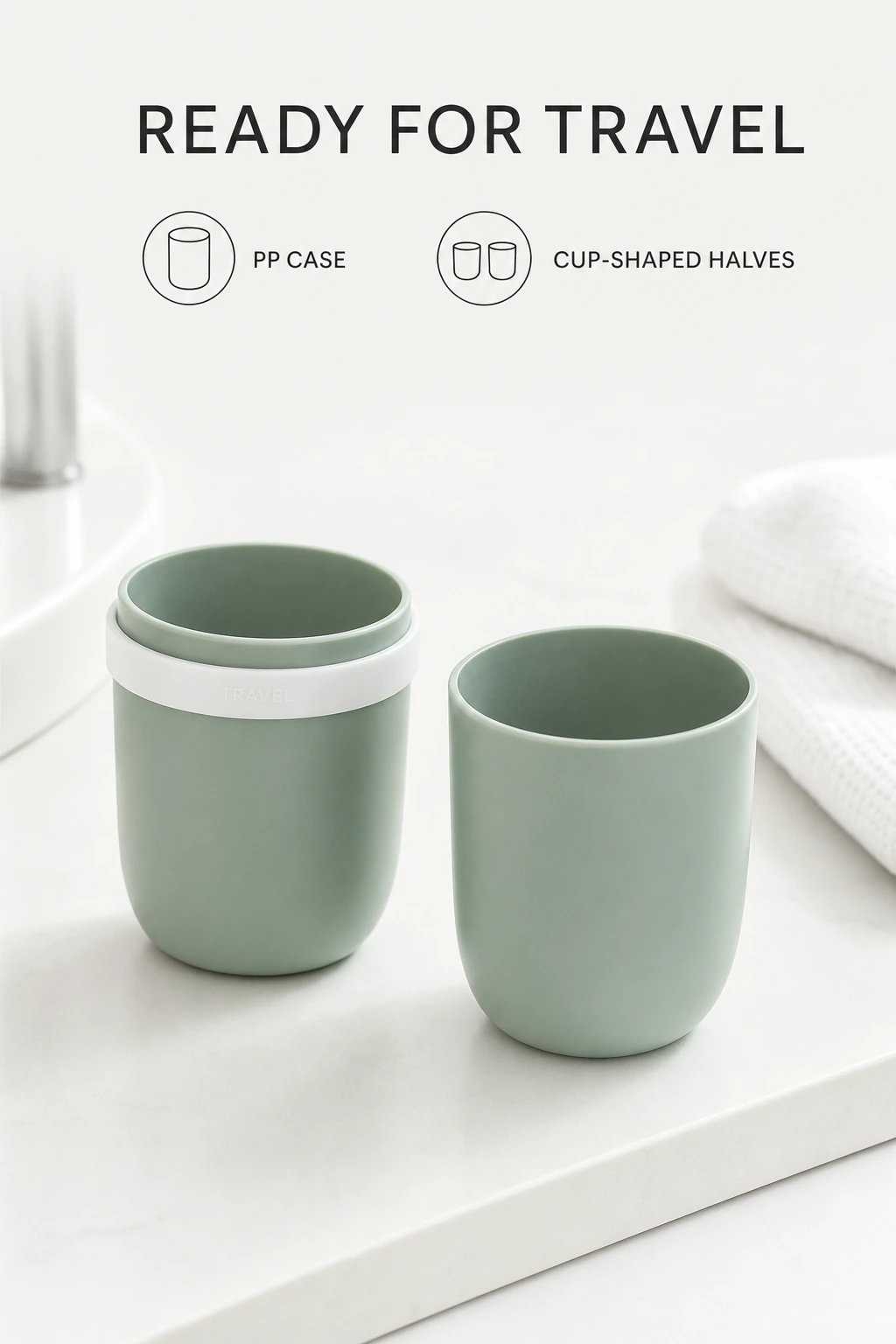 Dos mitades verdes con forma de vaso junto a una toalla blanca doblada sobre el lavabo